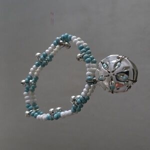 Stretch silver sand dollar braclet